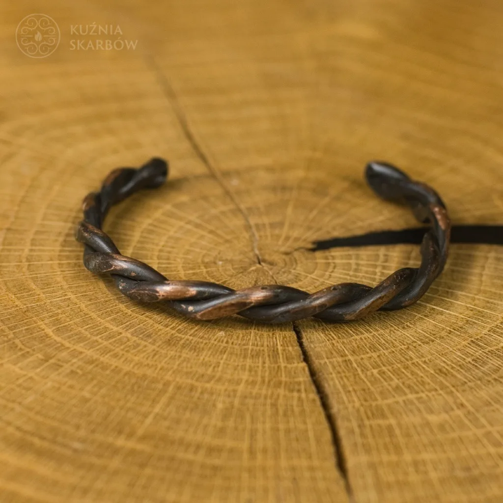 Ręcznie kuta bransoleta Pulseras 1 Ręcznie kuta bransoleta miedziana Pulseras – splot torc rzemiosło